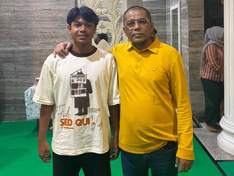 Andika Yonaldi bersama Presiden klub Josal FC H. Arisal Aziz